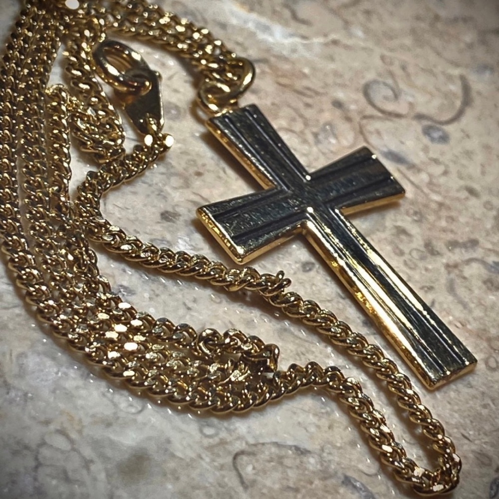 Avanti Designer 14K Gold over Sterling Silver Cross Pendant Necklace 24” chain